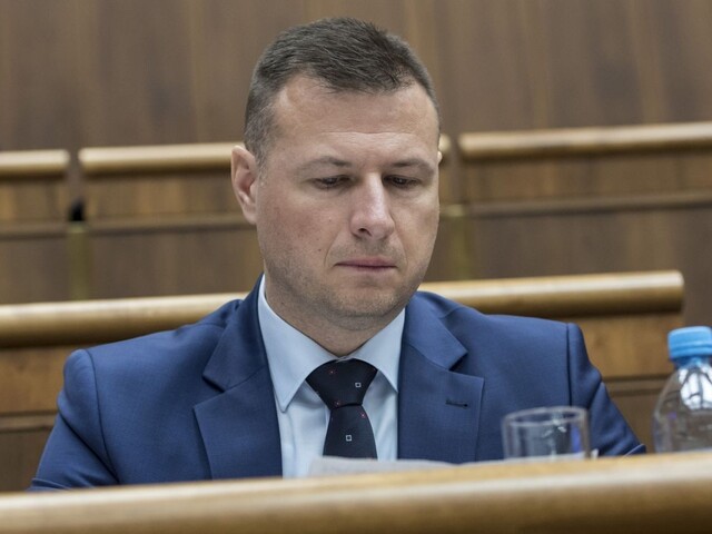 Gál si myslí, že sa Gorila vyšetrí. Nález nahrávok ho prekvapil