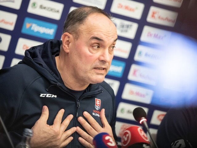 Vysypali vlečku hnoja. Tréner hokejistov reagoval na obvinenia