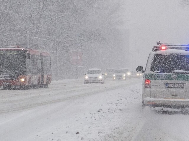 Z auta mali strieľať na vodiča autobusu bratislavskej MHD