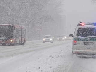 Z auta mali strieľať na vodiča autobusu bratislavskej MHD
