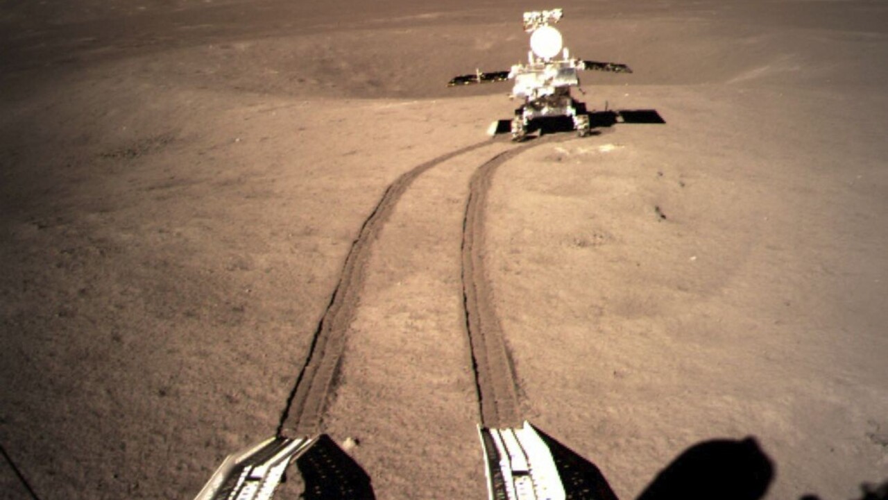 Čínsky lunochod ukázal panorámu odvrátenej strany Mesiaca