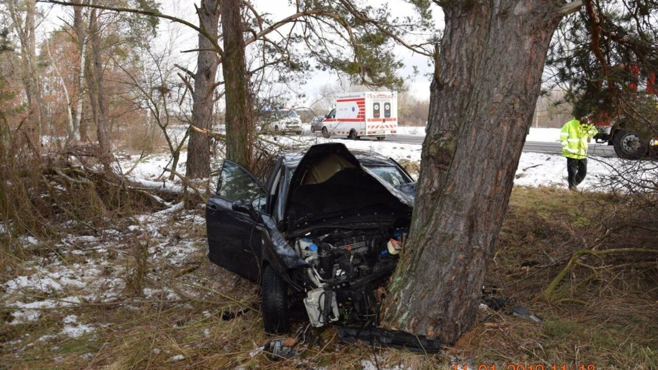 Vodiči sa nevenovali jazde, pri nehode spôsobili škodovú udalosť