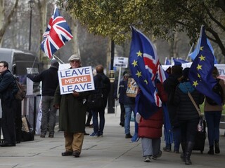 Mayovej dohoda o brexite stroskotá, tvrdí britský exminister Davis