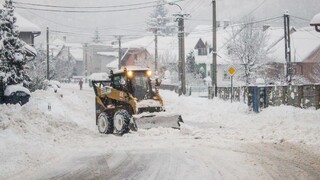 Situácia je po kalamite pokojnejšia, SHMÚ upozornil na nový sneh