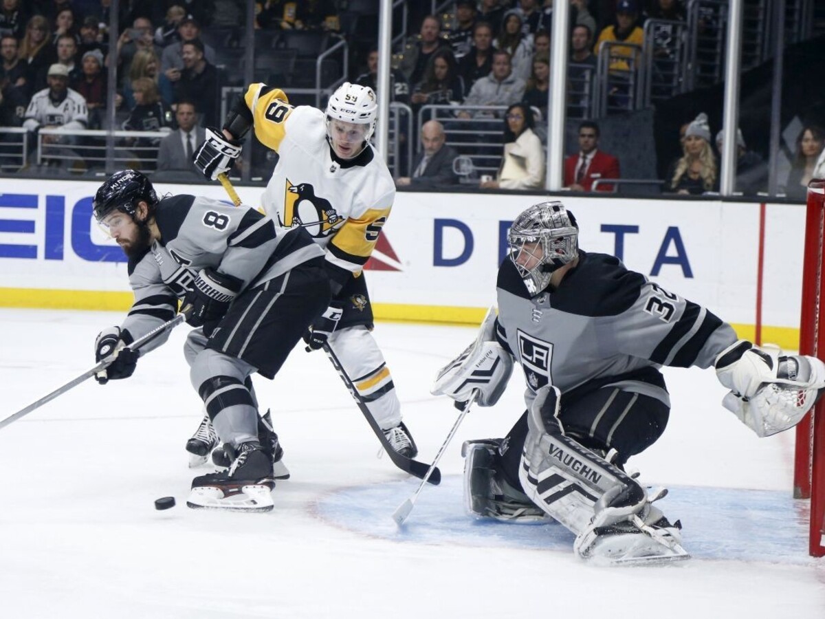 NHL: Chára asistoval pri výhre Bostonu, tešili sa aj Černák a Pánik