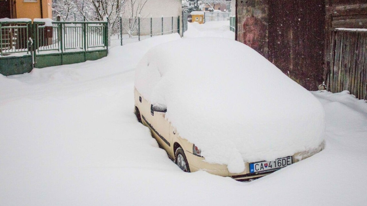 Pozor na záveje. Podľa SHMÚ môže napadnúť až pol metra snehu