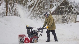 Slovensko bojuje so snehom, v 28 obciach vyhlásili kalamitu