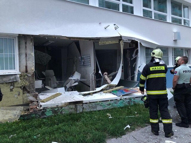 Hasiči zasahujú menej, varujú najmä pred manipulovaním s kozubom
