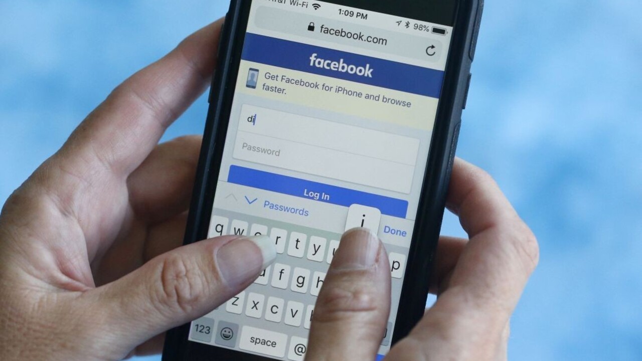 Zrušili stovky proruských facebookových účtov z nášho regiónu