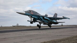 Posádku ruského bombardéra vyslobodili, pilotov našli v člnoch