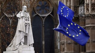 Neistota okolo brexitu stúpa, štáty zavádzajú pohotovostné opatrenia