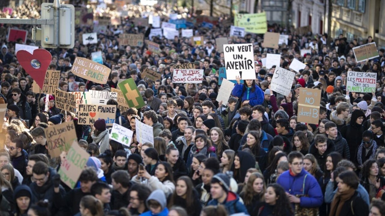 Študentka organizuje školský štrajk, nasledujú ju tisícky ďalších