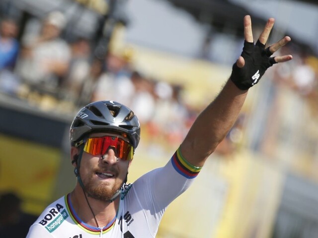 Sagan po piatej etape na stupni víťazov, Ewan sa triumfu nedočkal