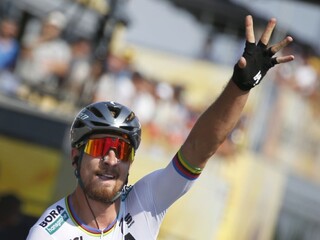 Sagan po piatej etape na stupni víťazov, Ewan sa triumfu nedočkal