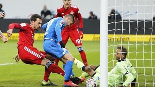 Bayern dobieha Dortmund, zvíťazil na ihrisku Hoffenheimu