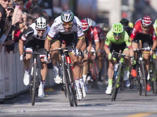 Impey obhájil triumf na TDU, Sagan uzatváral prvú stovku