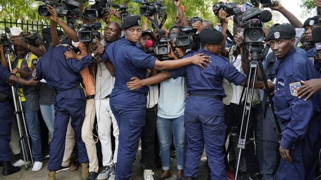Rozhodli o prezidentovi, porazený kandidát vyzval na protesty