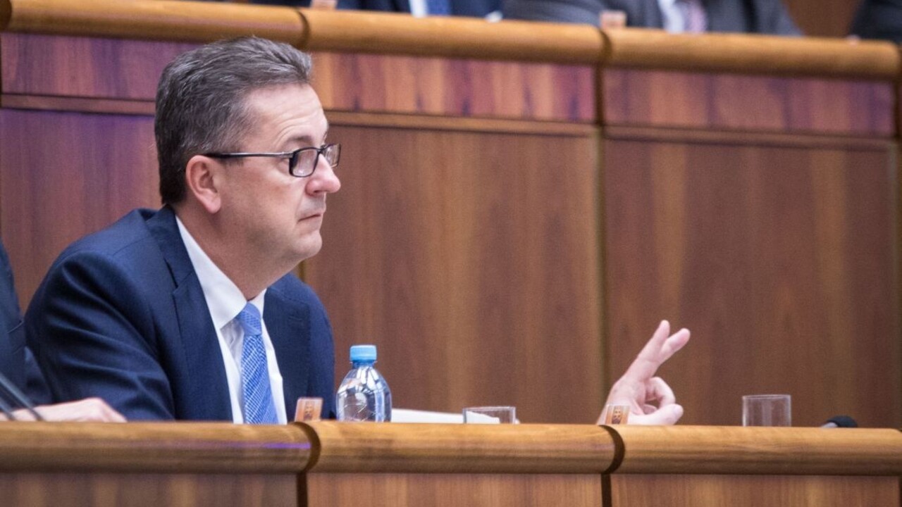 O Glváčovi rozhodne vedenie Smeru, vysvetlí správy so Zsuzsovou