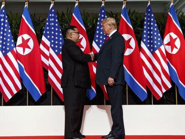 Kto bude hostiť Trumpa a Kima? Druhý samit lídrov má byť v Ázii