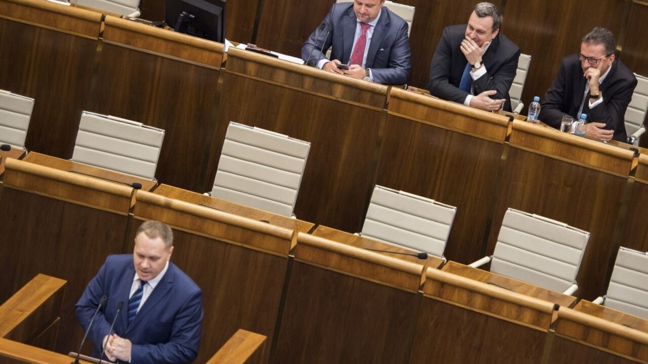 Vzniká nová konzervatívna strana. Sú za ňou známe mená