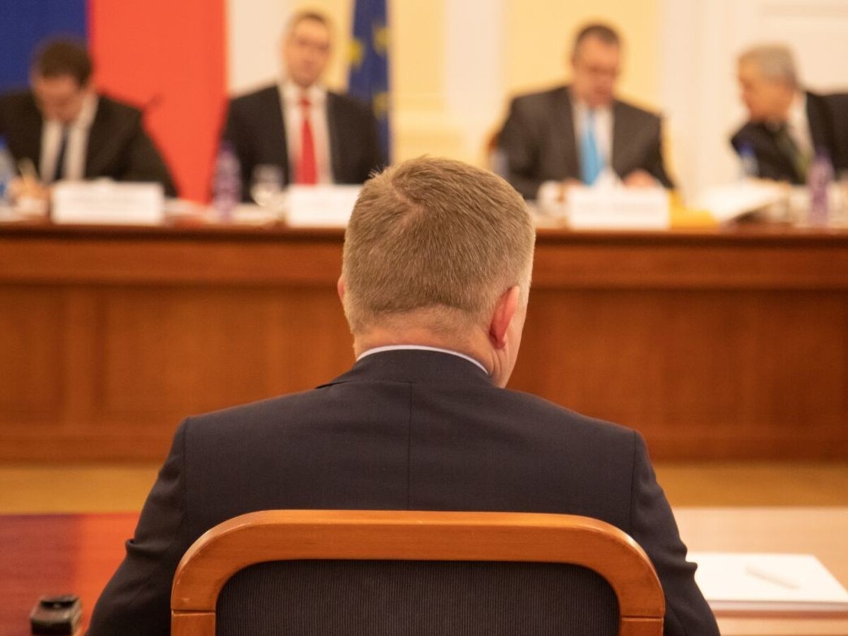 Vypočúvali kandidátov na ústavných sudcov. Prišiel aj Fico