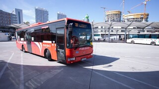 Autobusári chcú vyššie mzdy, hrozia štrajkom