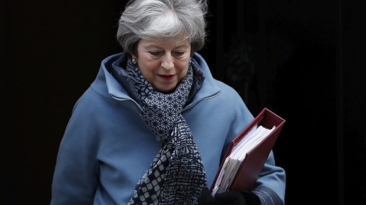 Odklad podľa Mayovej nič nerieši. Navrhla staronové riešenie