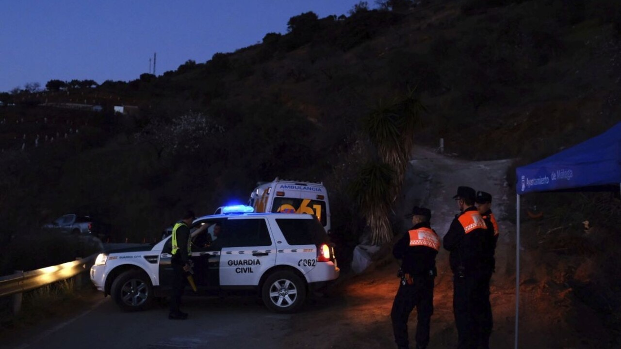 Chlapček je uviaznutý pod zemou už 11 dní. Chcú vykopať tunel