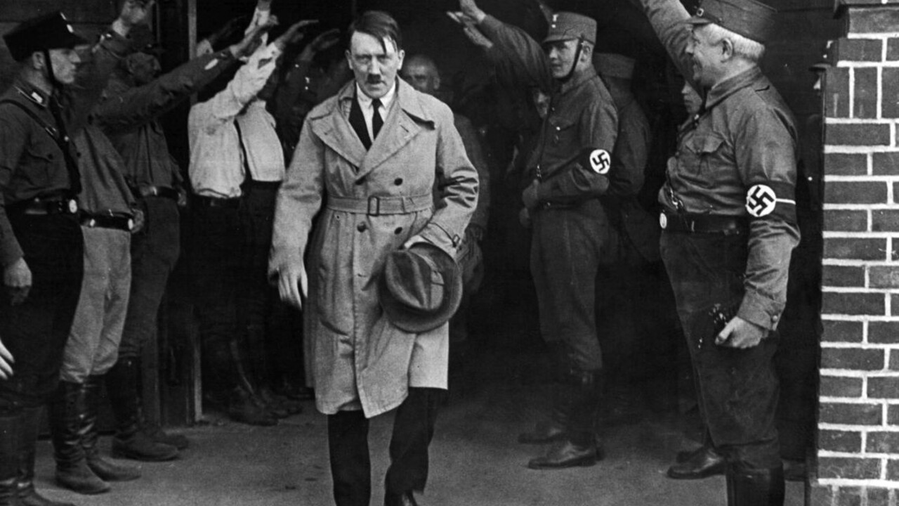 Hitlerove maľby krajiniek mali ísť do dražby, zobrala ich polícia