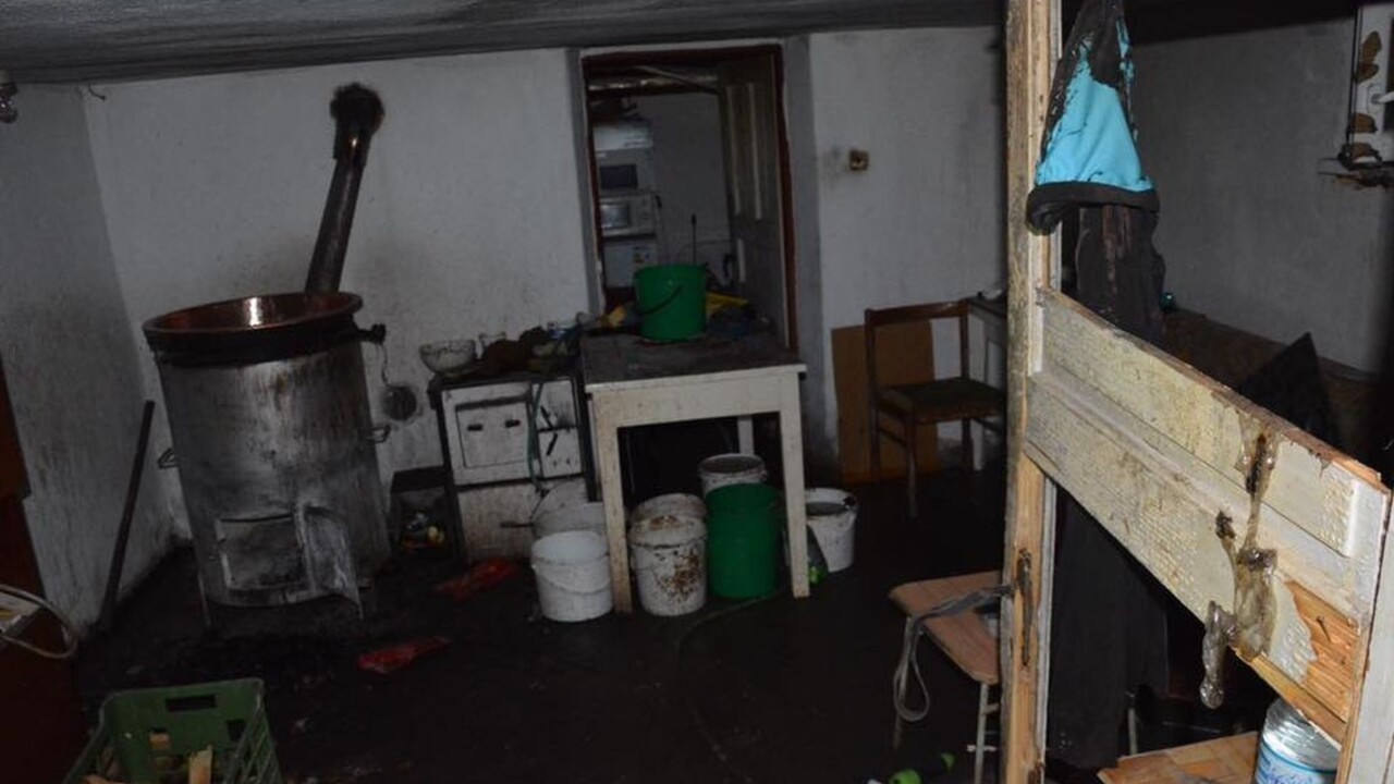 Nelegálnou pálenicou otriasol výbuch, zranenia mužov sú vážne