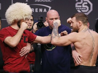 Bitka ich vyšla draho. Nurmagomedov a McGregor dostali tresty