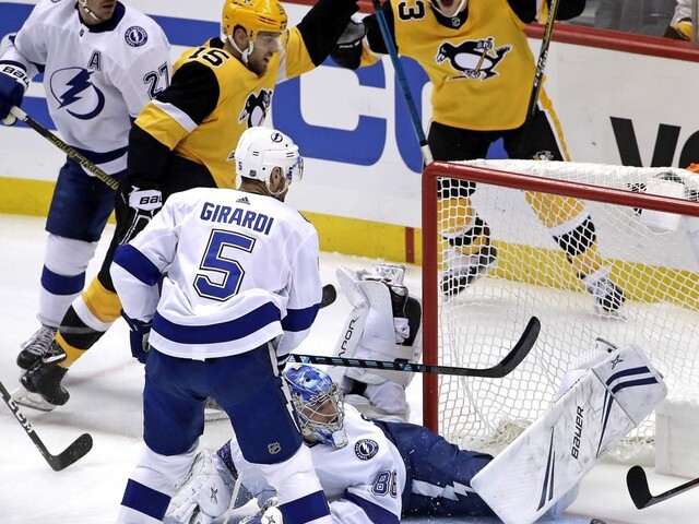 NHL: Černák nezabránil prehre Tampy, Dallas tesne triumfoval