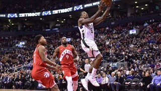 NBA: Basketbalisti Milwaukee zdolali Raptors, sú lídrom súťaže