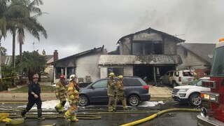 Do rodinného domu narazilo lietadlo, pilot ani domáci neprežili