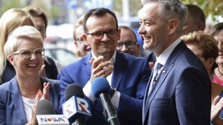 V Poľsku vznikla nová strana. Líder sa otvorene priznal, že je gej