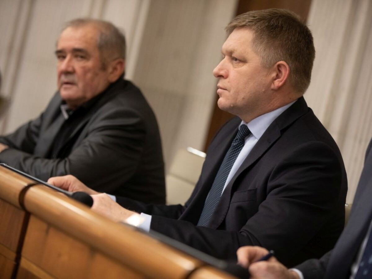 Fico dodal ďalšie doklady o praxi, mal učiť na dvoch univerzitách
