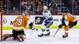NHL: Pánik pri prehre Arizony, séria Philadelphie pokračuje