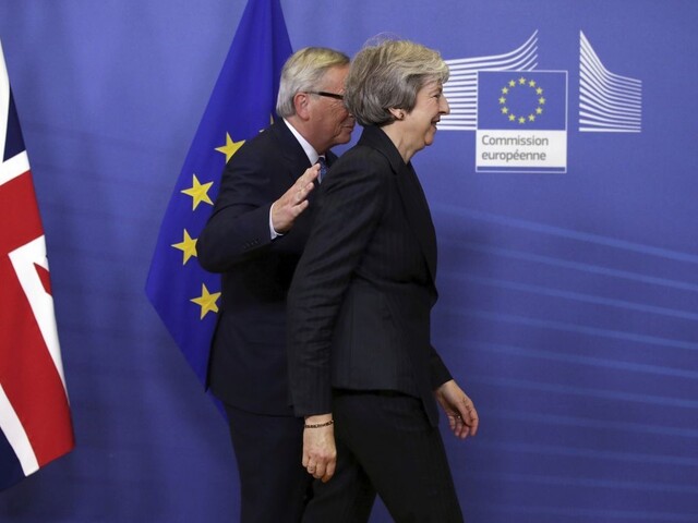 Mayová pred rokovaním v Bruseli: Zmeny v poistke sú potrebné