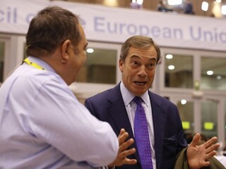 Farage slovne zaútočil na Tuska, nazval ho arogantným tyranom