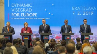 V4 a Merkelová sa stretli v Bratislave, vytvoria projekt pre Maroko