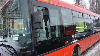 Vypátrali muža, ktorý mal zaútočiť na autobus bratislavskej MHD