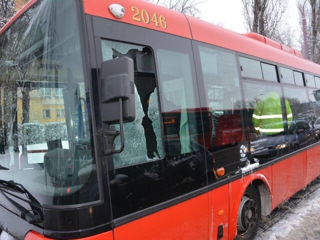 Vypátrali muža, ktorý mal zaútočiť na autobus bratislavskej MHD