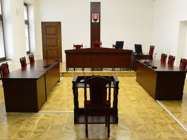 Prezident podpísal novelu zákona, skráti prax koncipientom
