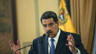 Guaidó sa vyhráža armádou USA, Maduro odmietol pomoc