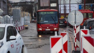Bratislava sa pripravuje na dopravné obmedzenia, zriadi aj horúcu linku