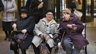 Seniori dostanú dvojnásobný vianočný dôchodok, chcú však viac