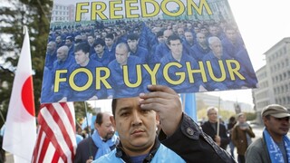 Čína týra ujgurskú menšinu a vymýva jej mozgy, tvrdia Turci