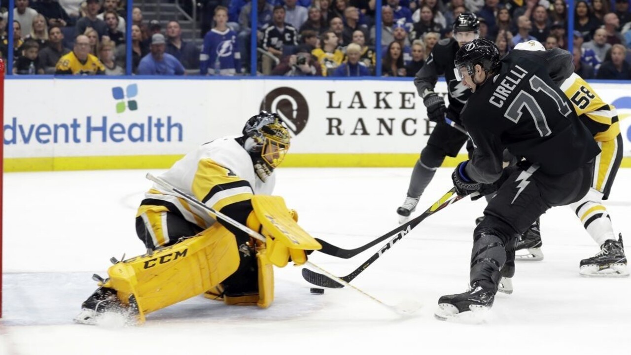 NHL: Černák skóroval k víťazstvu Tampy, gólom prispel aj Tatar