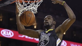 NBA: Warriors dal 40. triumf zabrať, zápas otočili v poslednej chvíli