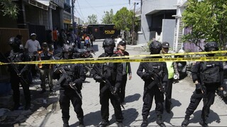 Video usvedčilo policajtov, ktorí pri vypočúvaní používali hada